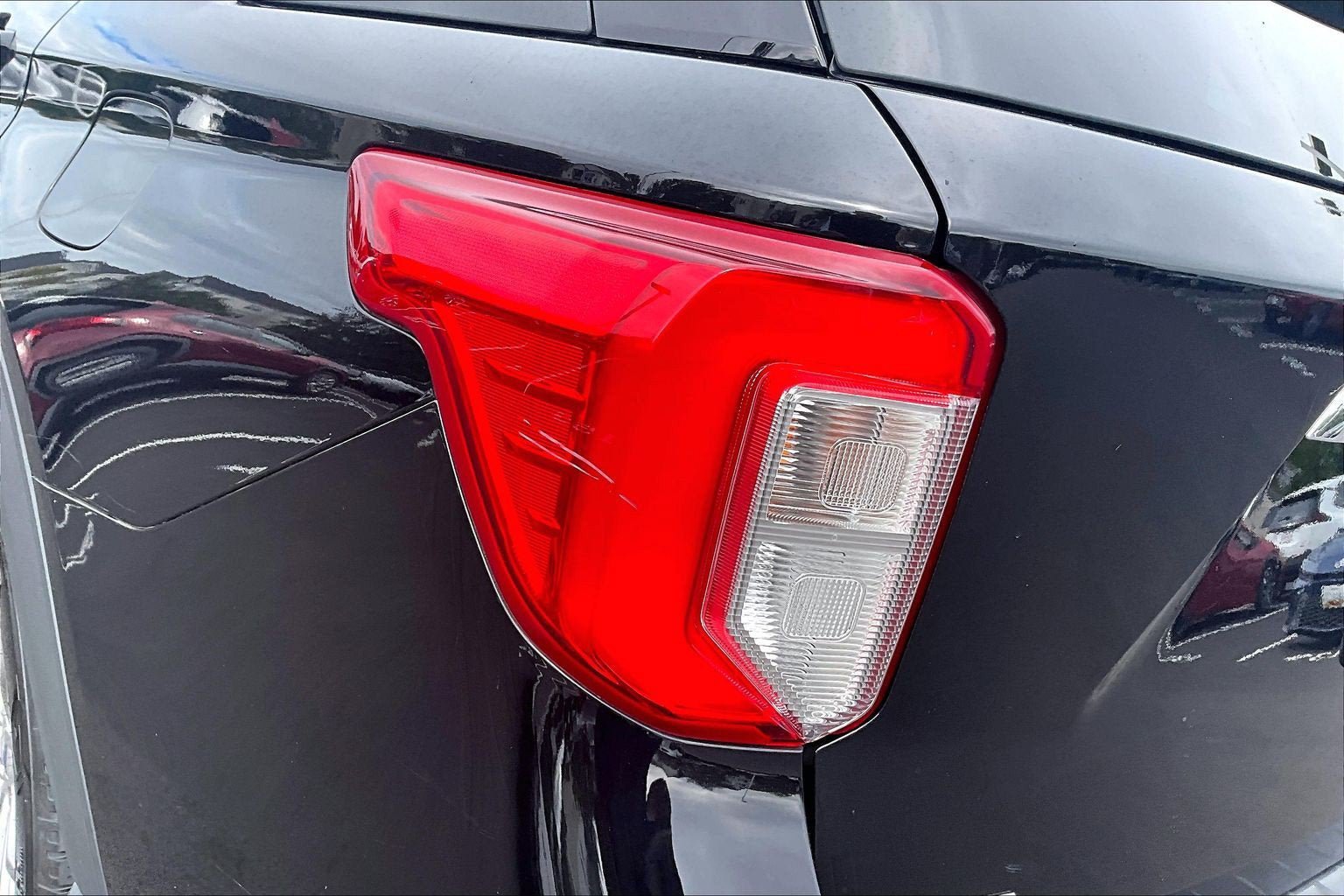 Used 2022 Ford Explorer XLT w/ Equipment Group 202A AWD/4WD image 27