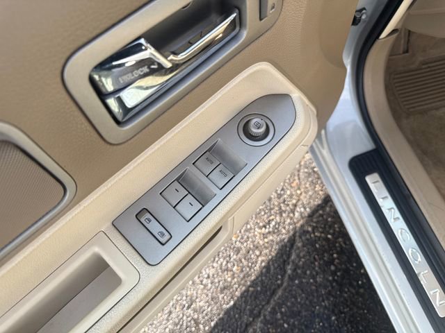 Used 2007 Lincoln MKZ image 26