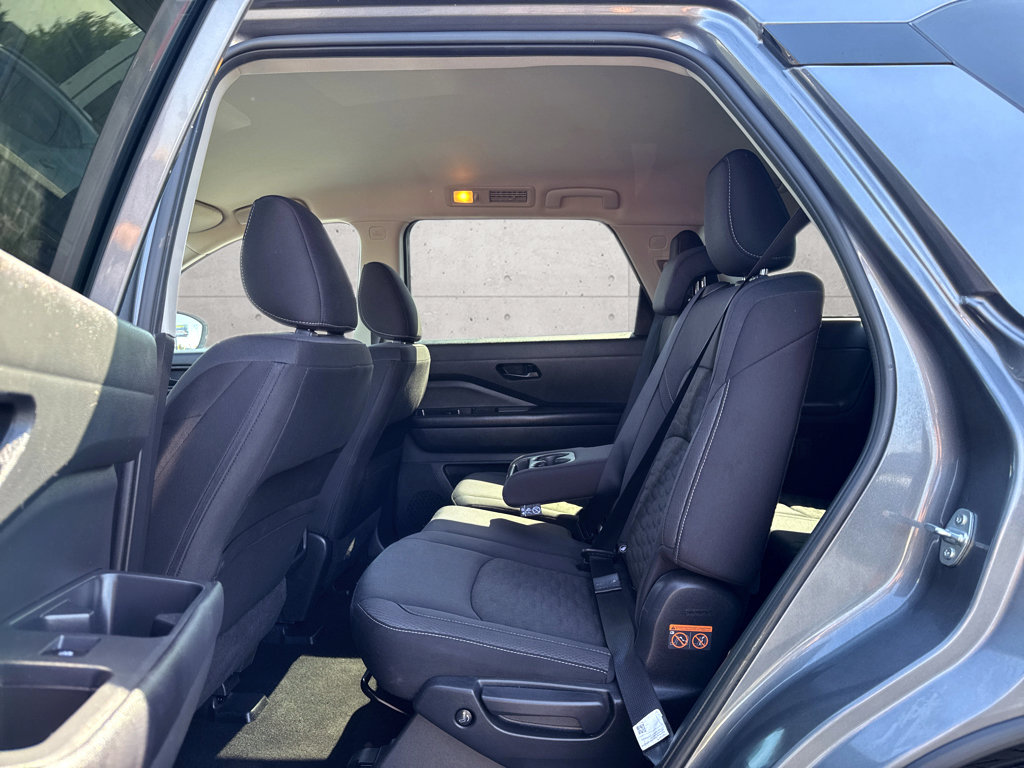 Used 2025 Nissan Pathfinder SV AWD/4WD image 10