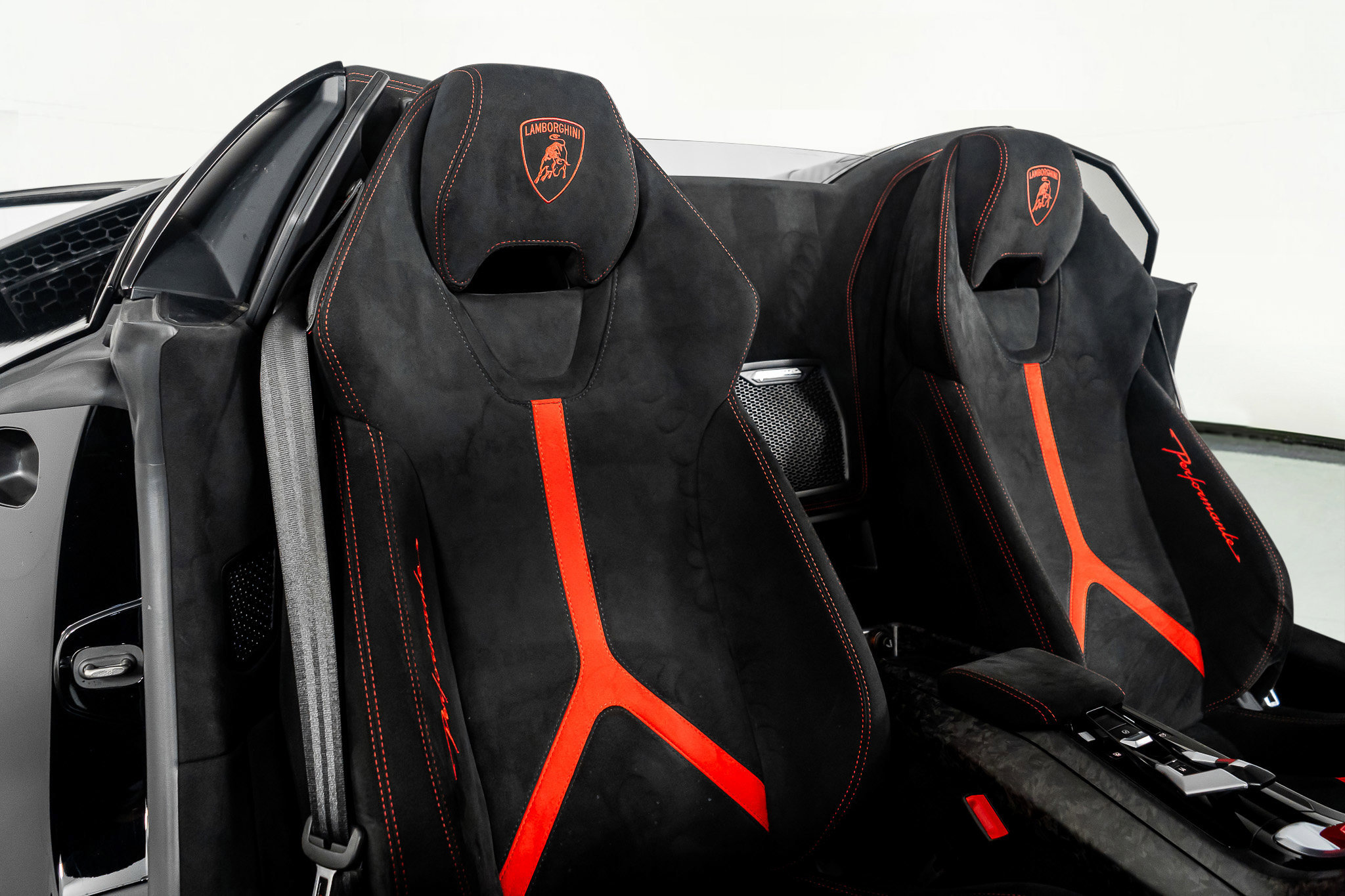 Used 2018 Lamborghini Huracan Performante image 34