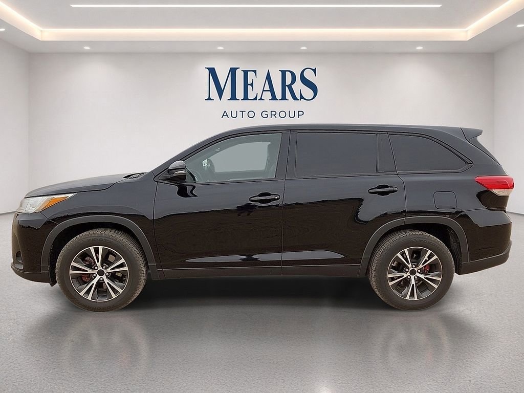 Used 2019 Toyota Highlander LE FWD image 2