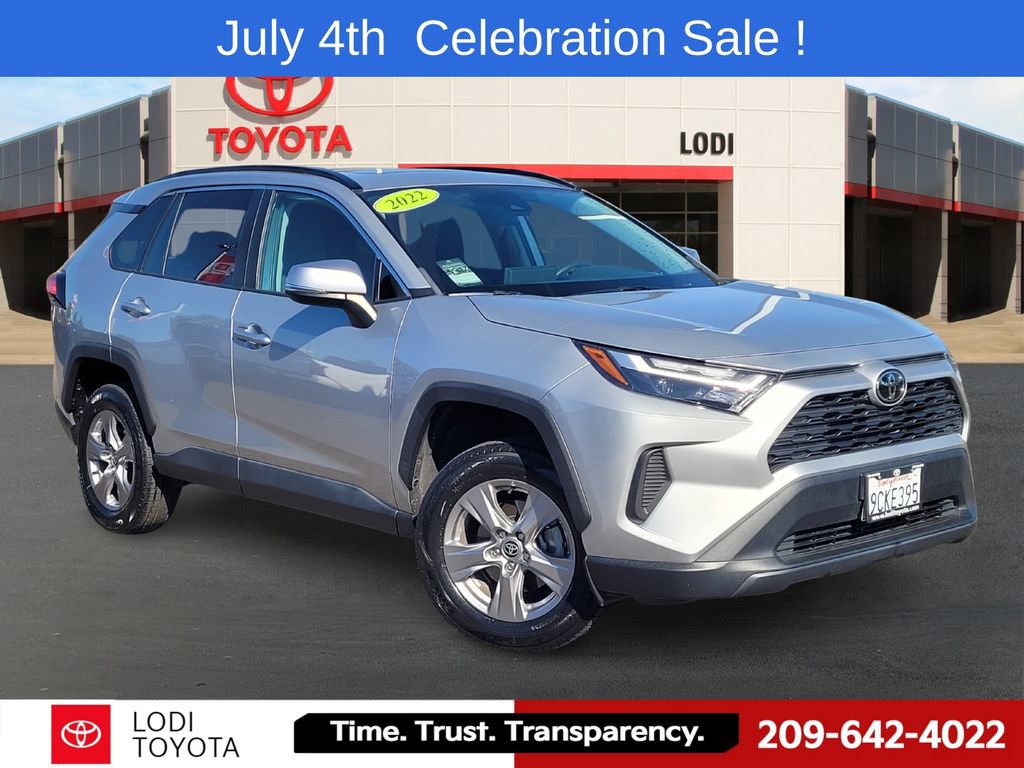 Used 2022 Toyota RAV4 XLE w/ Convenience Package FWD image 1