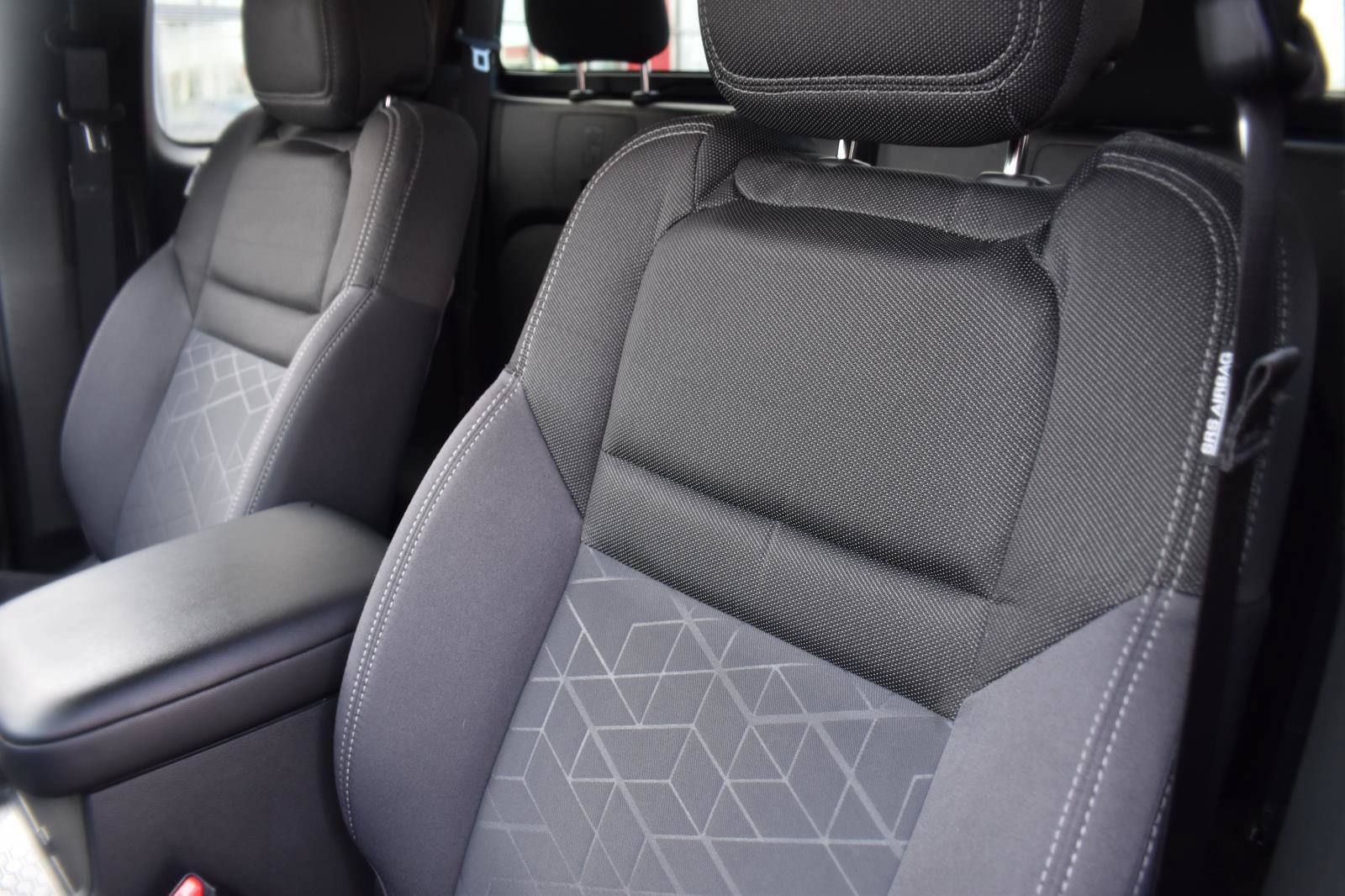 Certified 2025 Nissan Frontier SV RWD image 28