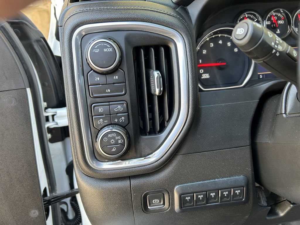 Used 2022 Chevrolet Silverado 2500 LT w/ Convenience Package image 4