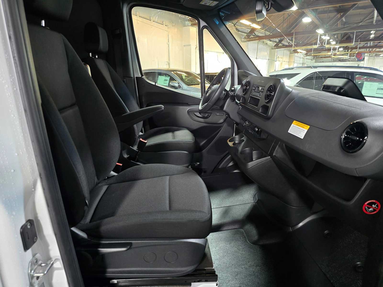 Used 2025 Mercedes-Benz Sprinter 2500 image 11