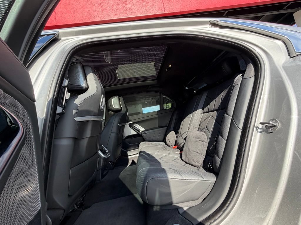 Used 2023 BMW i7 xDrive60 AWD/4WD image 28