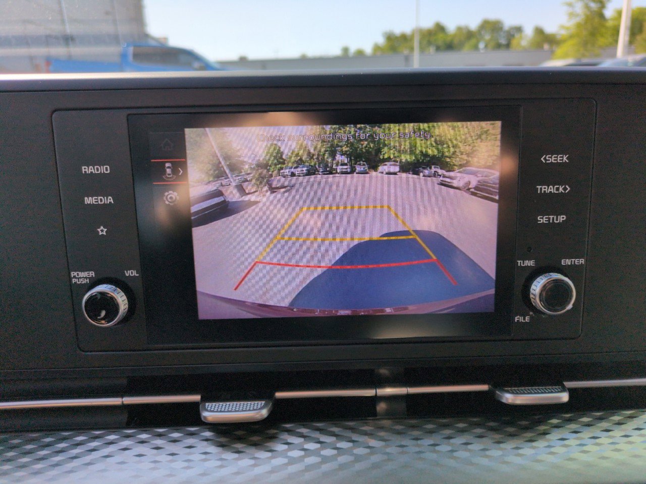 Used 2023 Kia Carnival LX FWD image 25