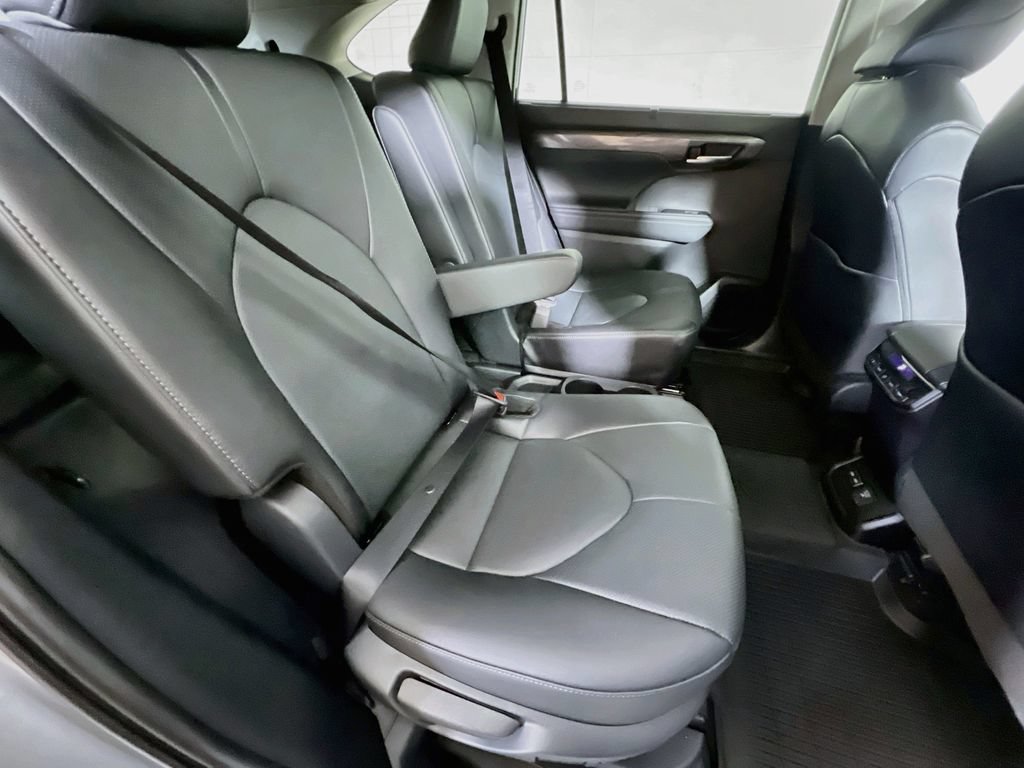 Certified 2026 Toyota Highlander Limited AWD/4WD image 26