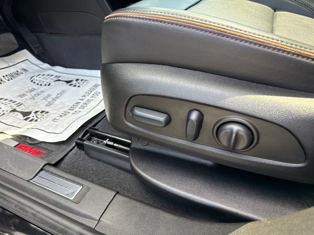 Used 2023 GMC Acadia AT4 w/ Technology Package AWD/4WD image 29