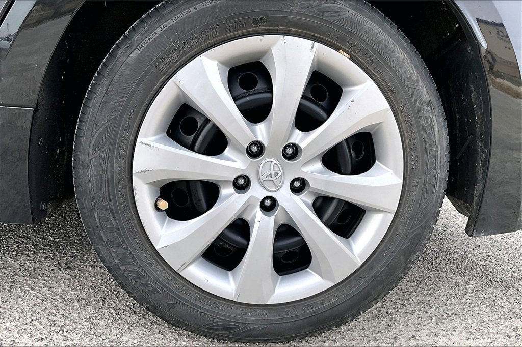 Used 2022 Toyota Corolla LE image 9
