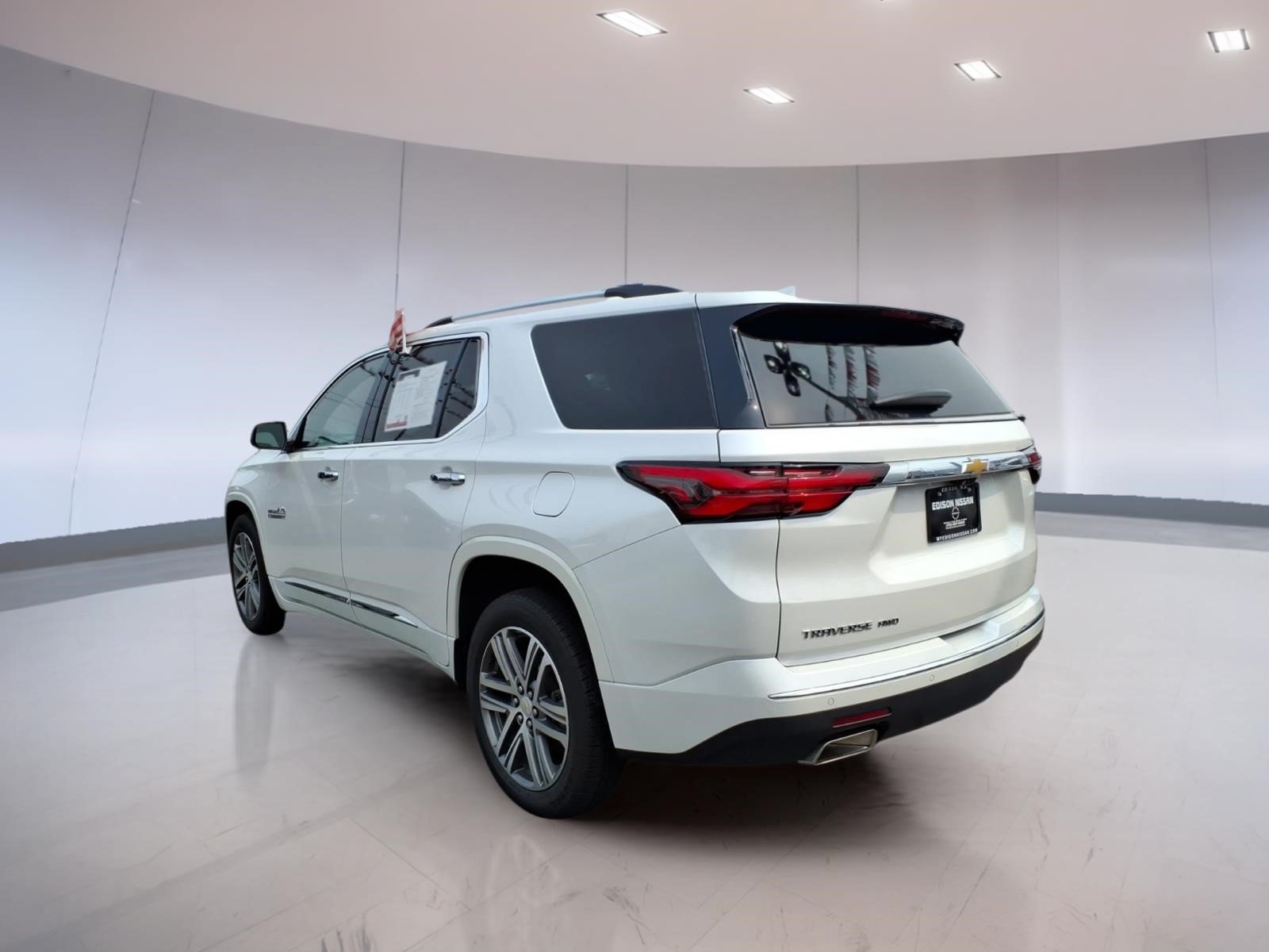 Used 2023 Chevrolet Traverse High Country AWD/4WD image 3