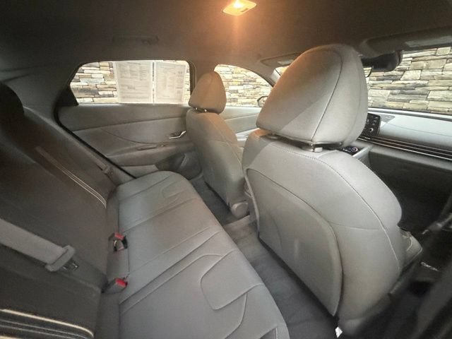 Used 2023 Hyundai Elantra SEL w/ Preferred Accessory Package FWD image 31