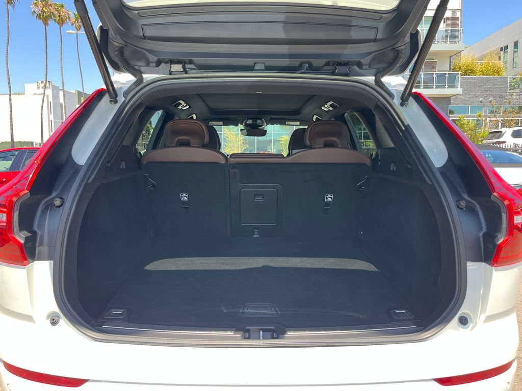 Used 2023 Volvo XC60 B5 Plus AWD/4WD image 9