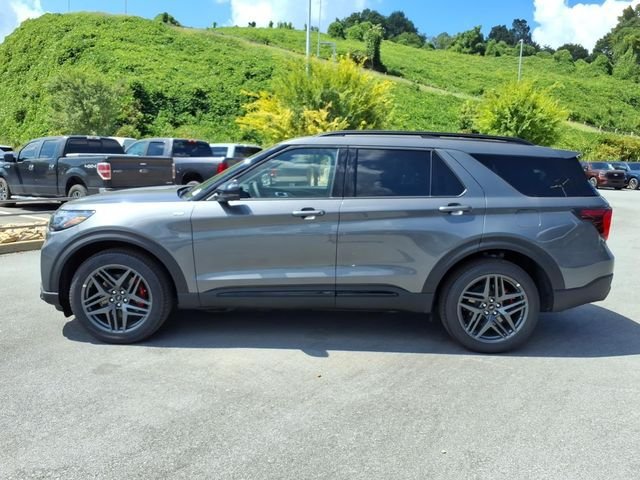 New 2027 Ford Explorer ST-Line w/ Premium Package AWD/4WD image 9