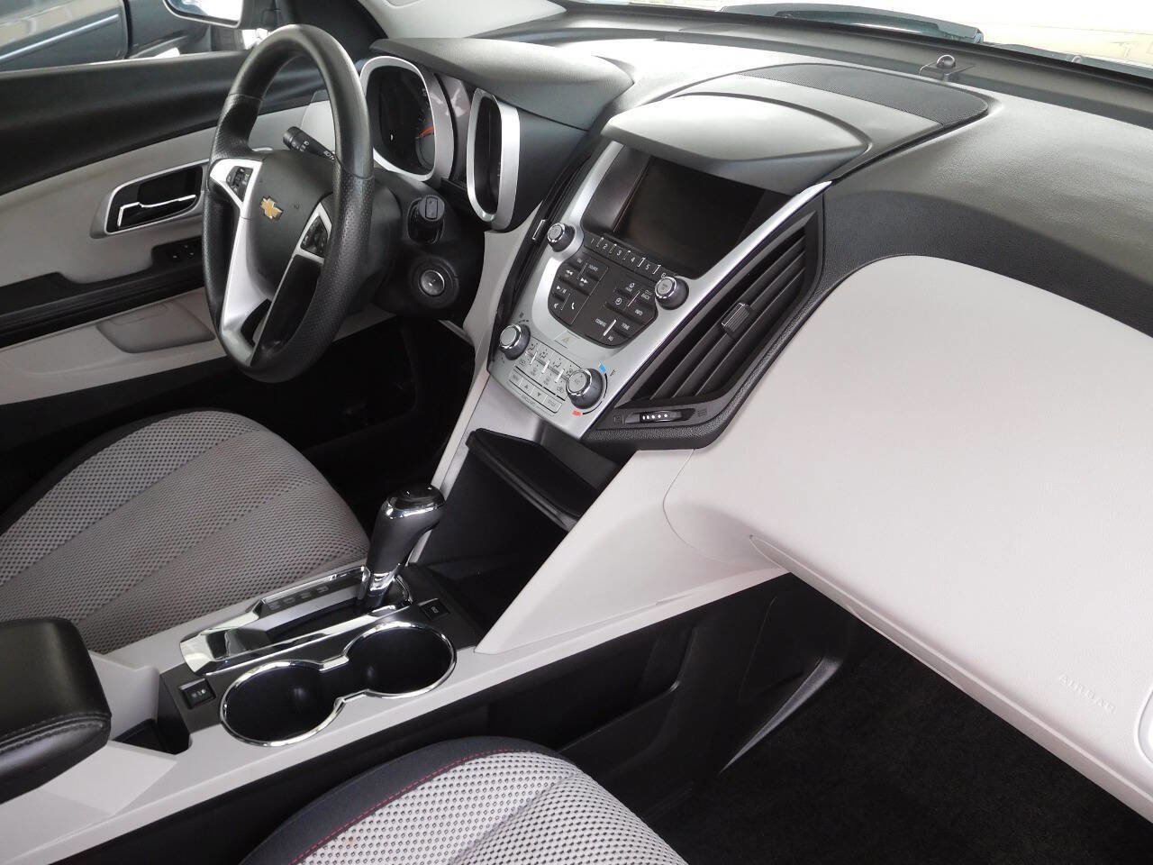 Used 2017 Chevrolet Equinox LT image 16