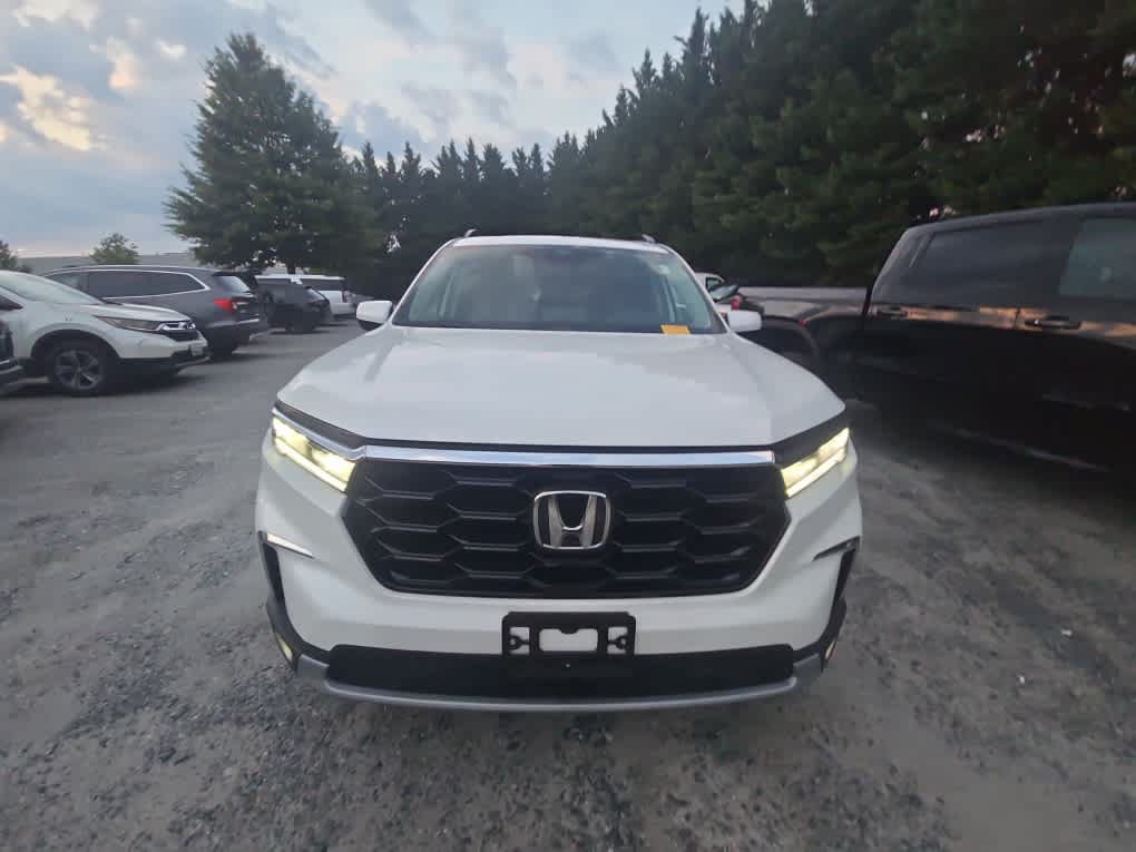 Used 2023 Honda Pilot Touring image 4
