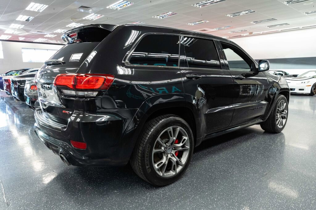 Used 2015 Jeep Grand Cherokee SRT image 4