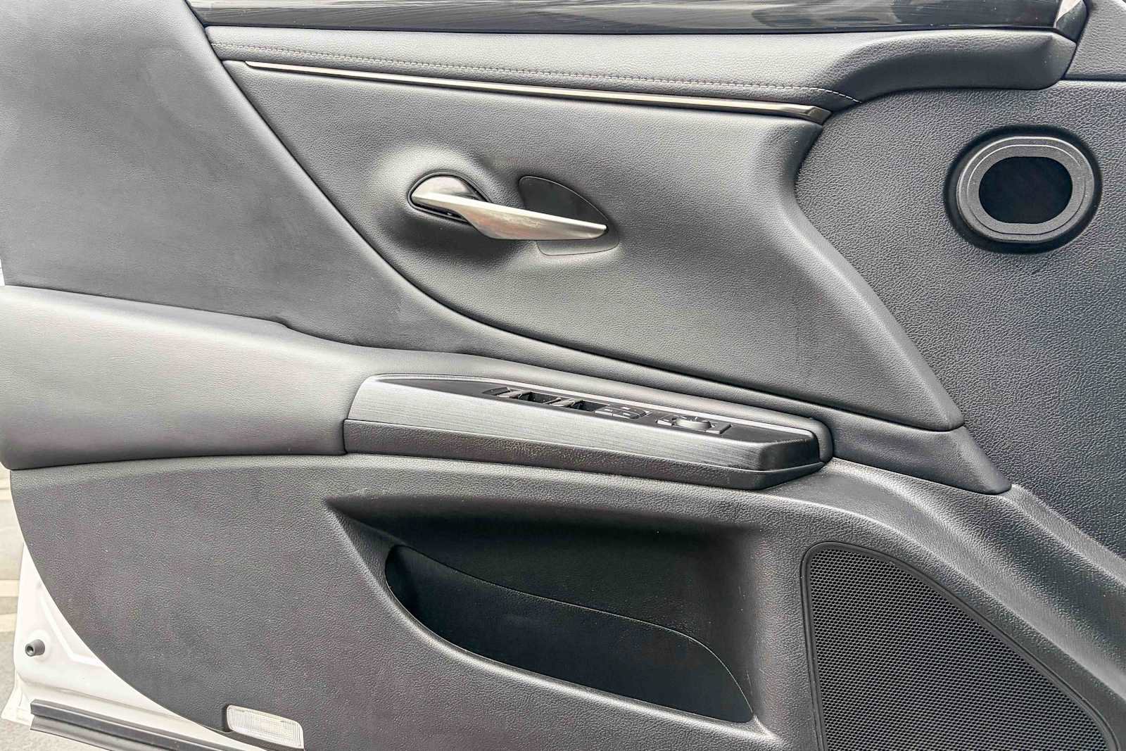 Used 2021 Lexus ES 300h w/ Accessory Package image 20