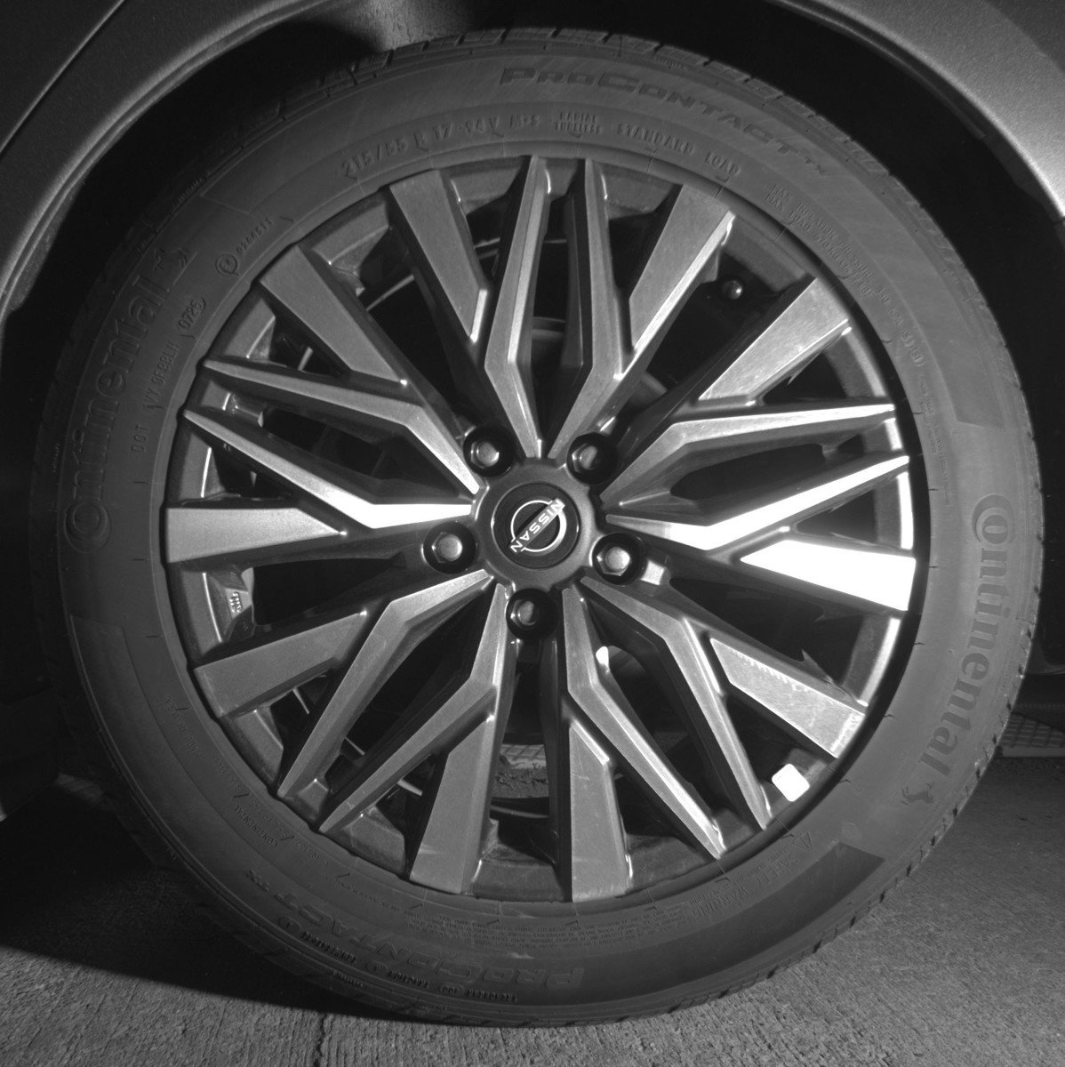 Used 2025 Nissan Altima 2.5 SV FWD image 14