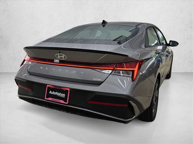 Used 2025 Hyundai Elantra SEL FWD image 2