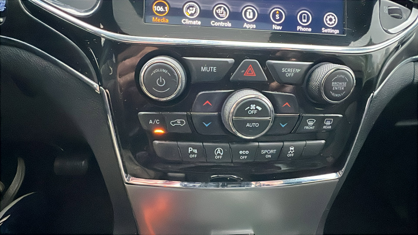 Used 2022 Jeep Grand Cherokee Limited image 34