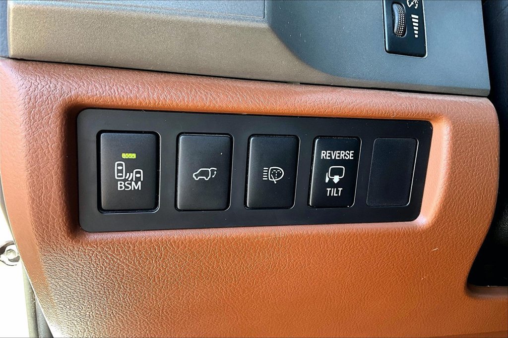 Used 2015 Toyota Sequoia Platinum AWD/4WD image 34