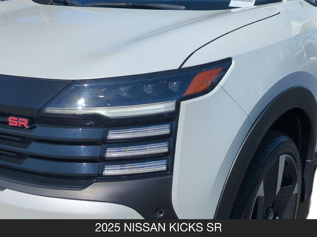 Certified 2025 Nissan Kicks SR FWD image 10