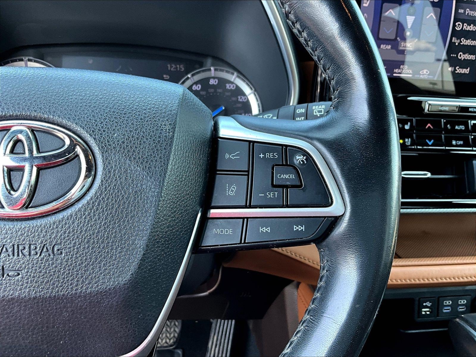 Used 2022 Toyota Highlander Platinum FWD image 12