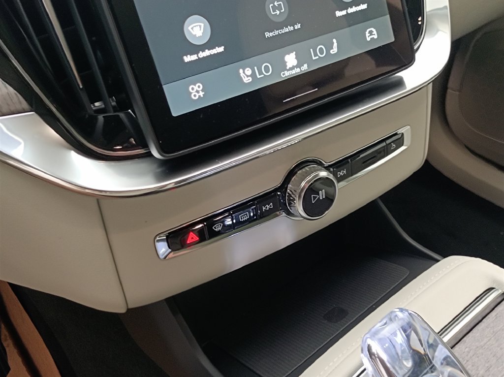 New 2027 Volvo XC90 T8 Ultra AWD/4WD image 18