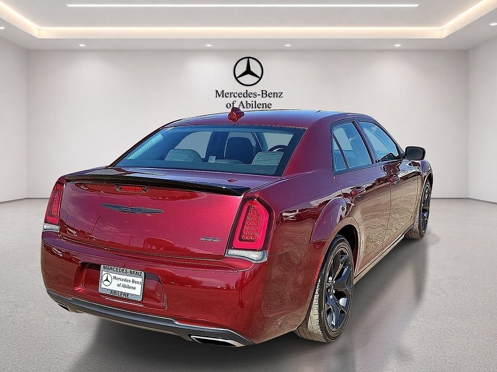 Used 2020 Chrysler 300 Touring w/ Sport Appearance Package RWD image 7