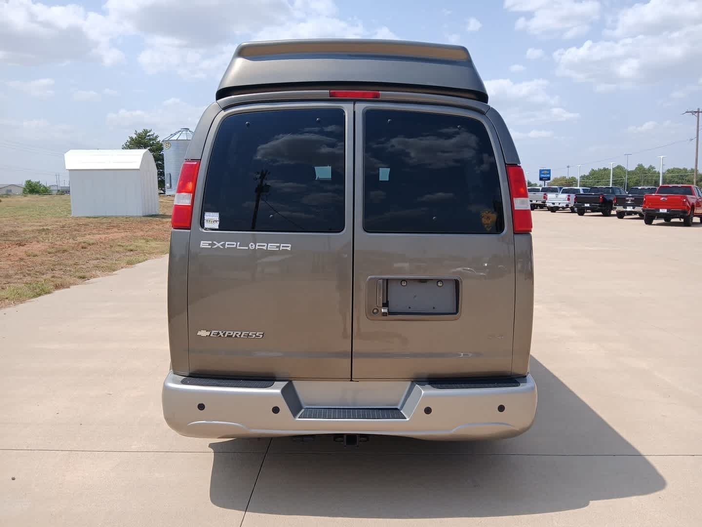 Used 2021 Chevrolet Express 2500 w/ Enhanced Convenience Package RWD image 4