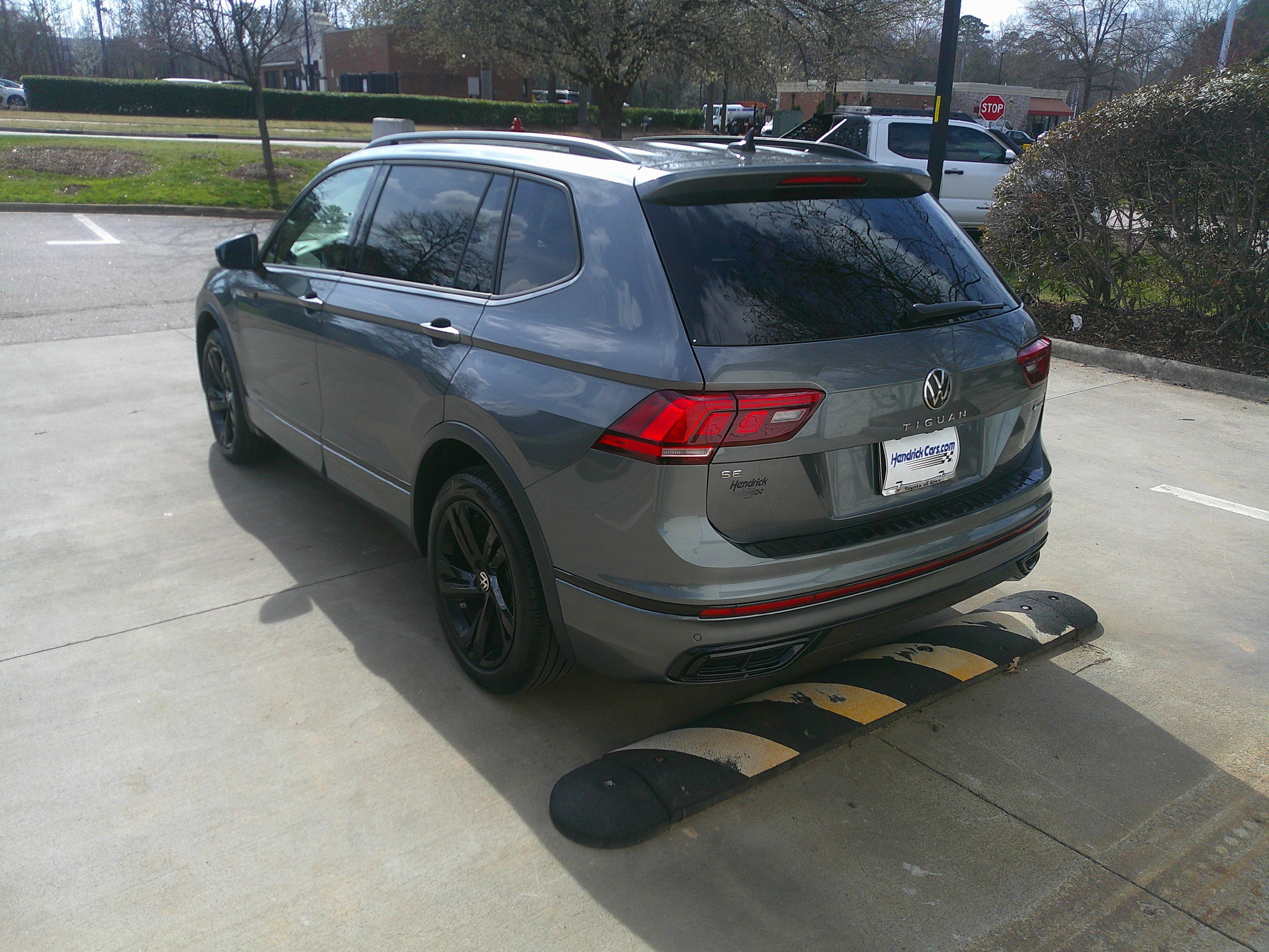 Used 2024 Volkswagen Tiguan SE R-Line image 10