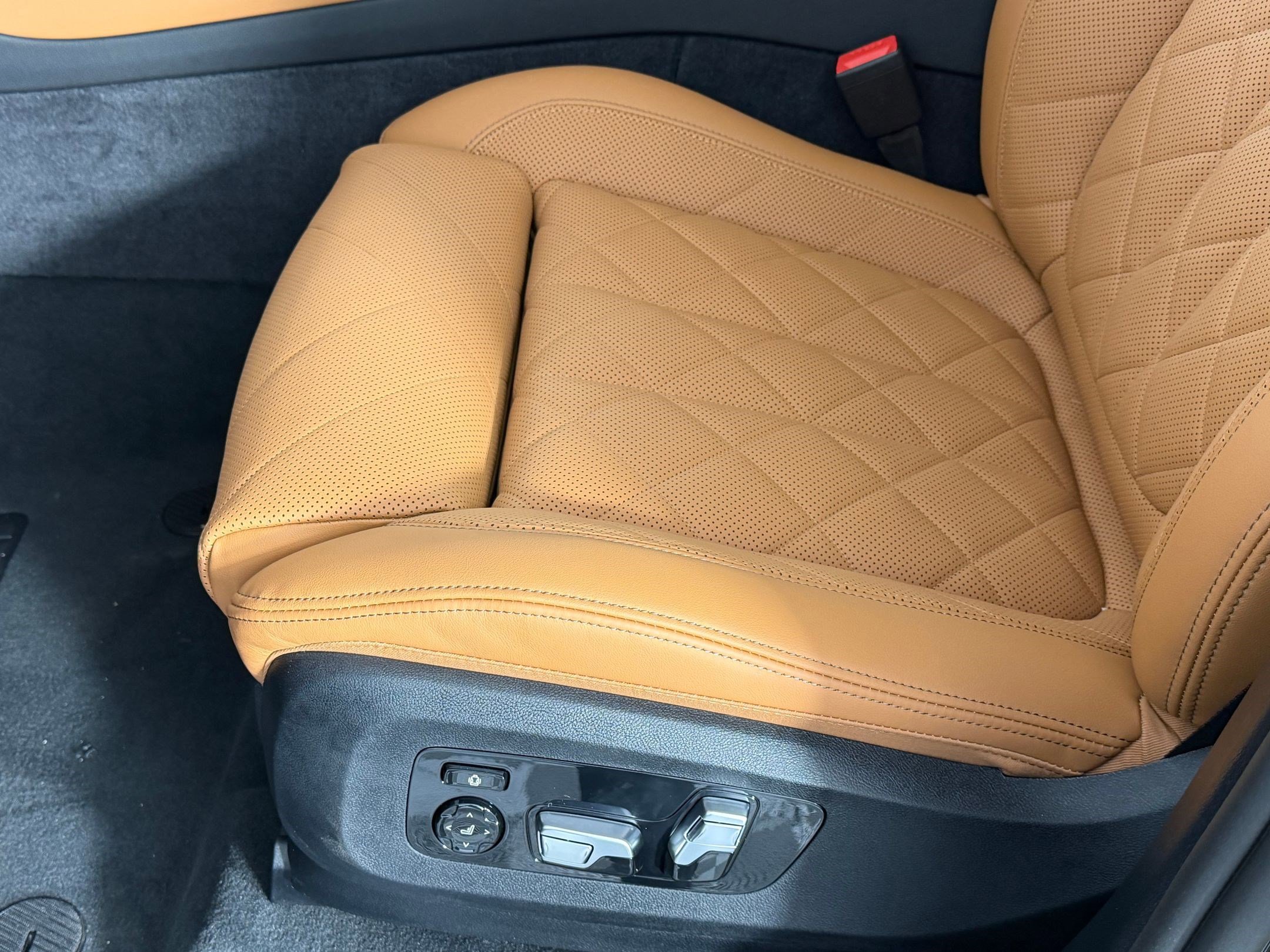 New 2026 BMW X5 xDrive50e w/ Executive Package image 13