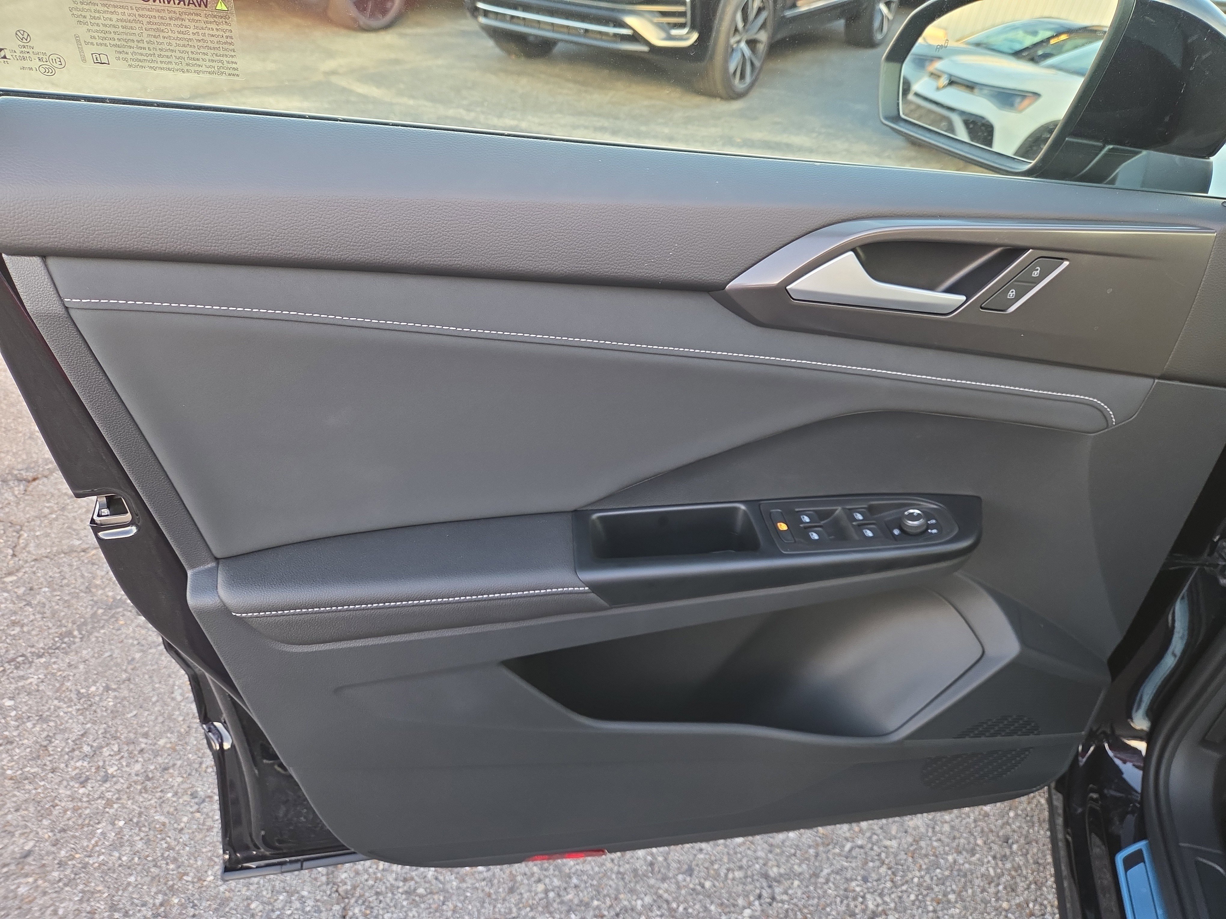 New 2026 Volkswagen Taos SE image 4