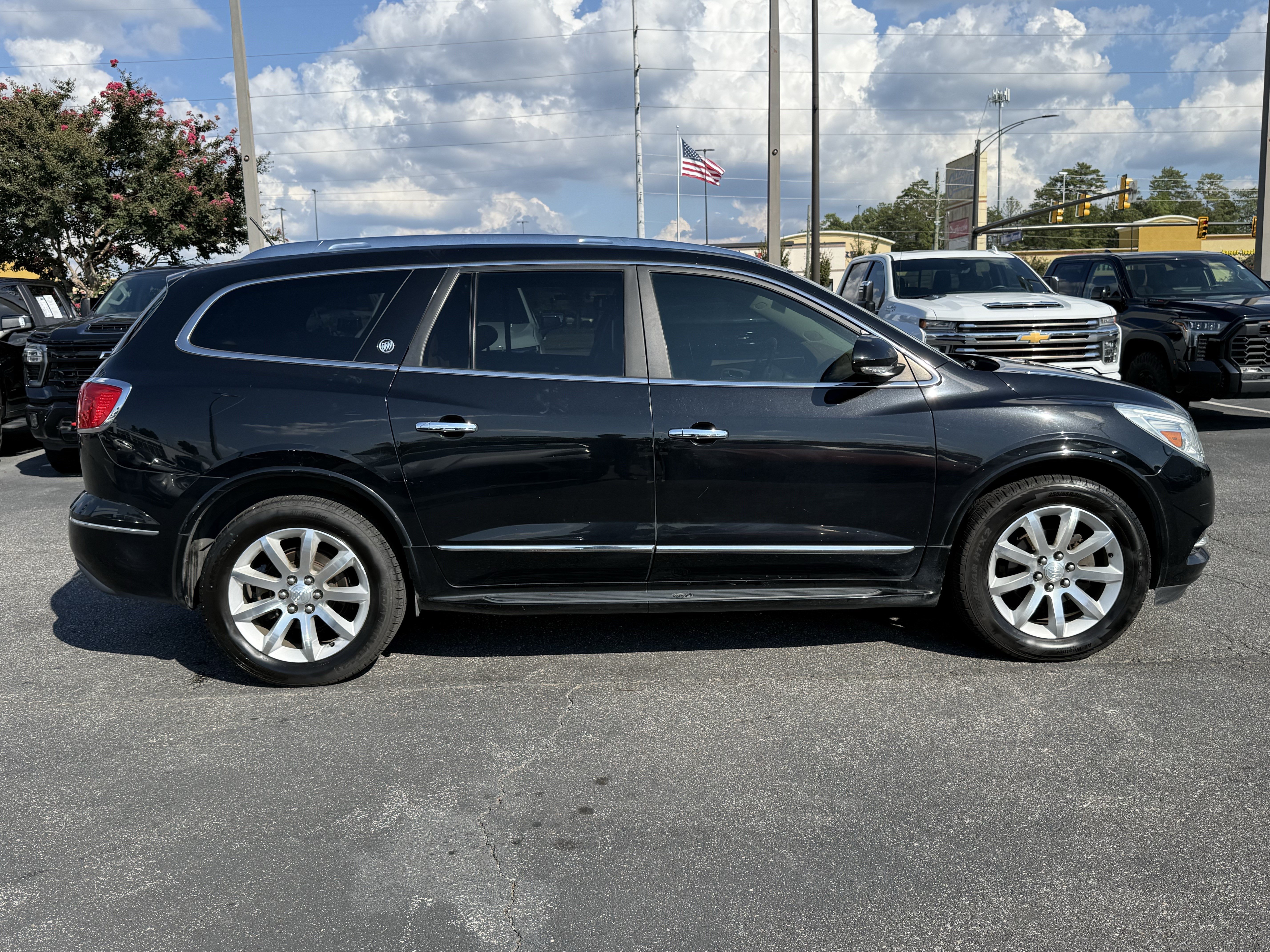 Used 2017 Buick Enclave Premium w/ Experience Buick Package FWD image 11