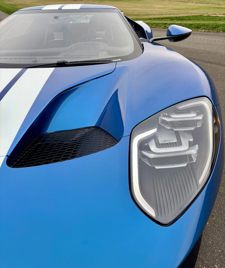 Used 2022 Ford GT RWD image 4