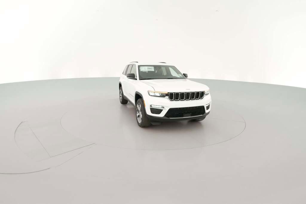 New 2025 Jeep Grand Cherokee Limited w/ Trailer Tow Package image 17