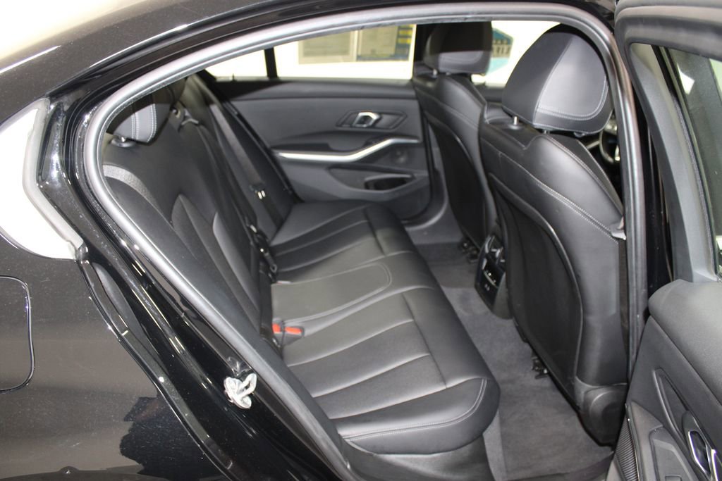 Used 2024 BMW 330e image 29