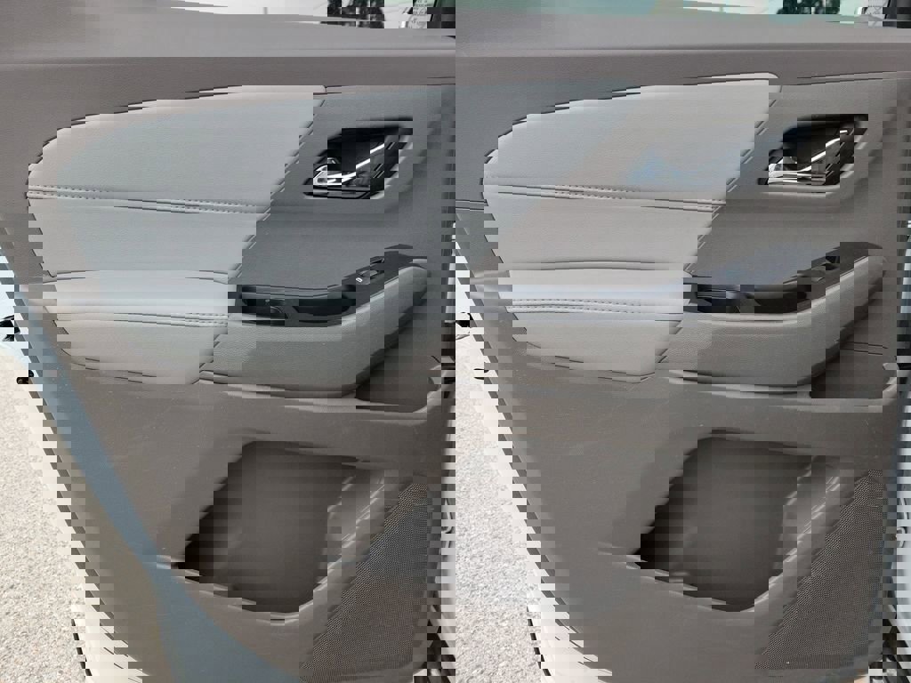 Certified 2020 Chevrolet Traverse LT w/ Driver Confidence II Package image 11