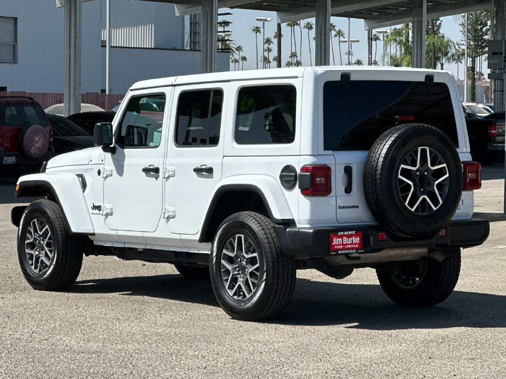 Used 2025 Jeep Wrangler Unlimited Sahara AWD/4WD image 5