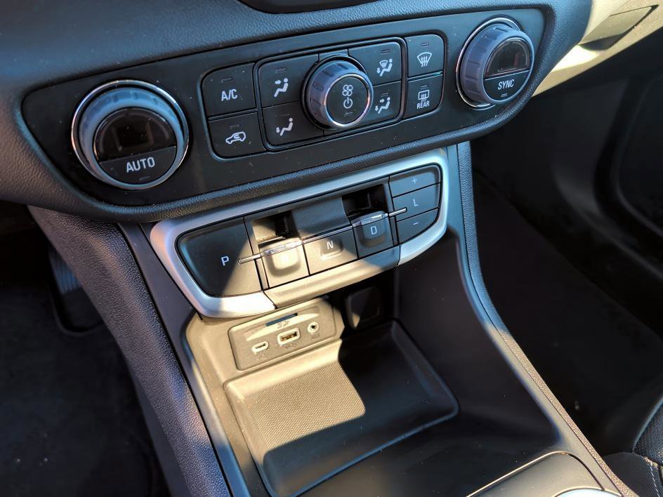 Used 2024 GMC Terrain SLT image 26