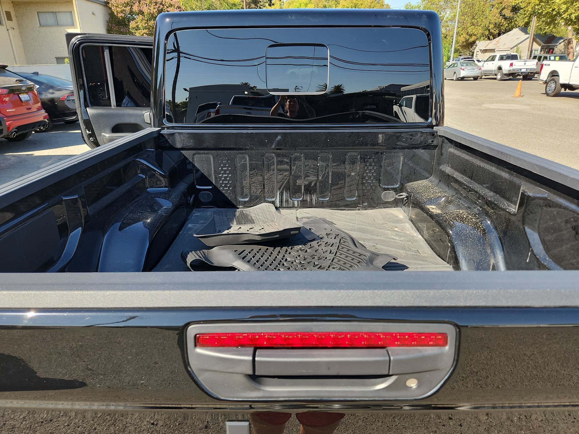 Certified 2025 Jeep Gladiator Sport AWD/4WD image 19
