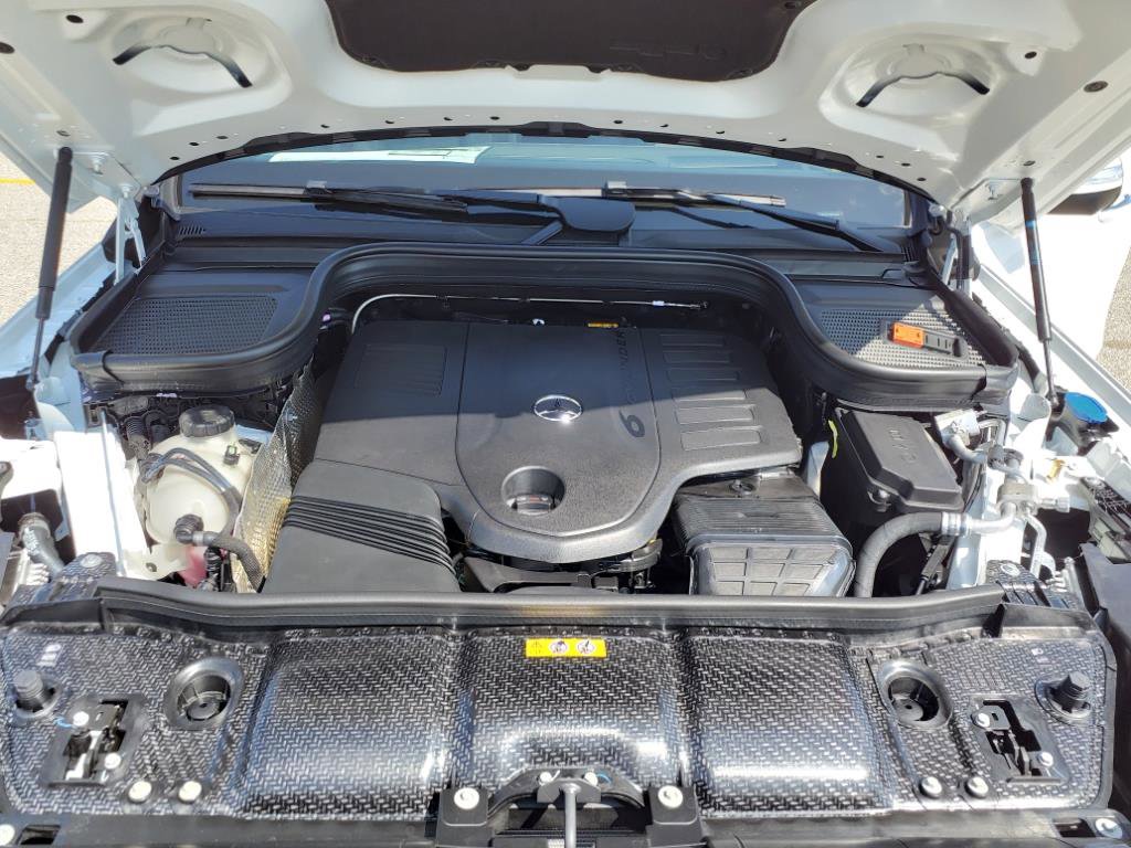 Used 2025 Mercedes-Benz GLS 450 4MATIC image 9