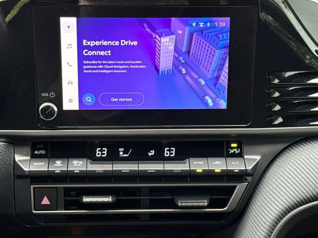 Used 2025 Toyota Camry SE w/ Convenience Package image 13