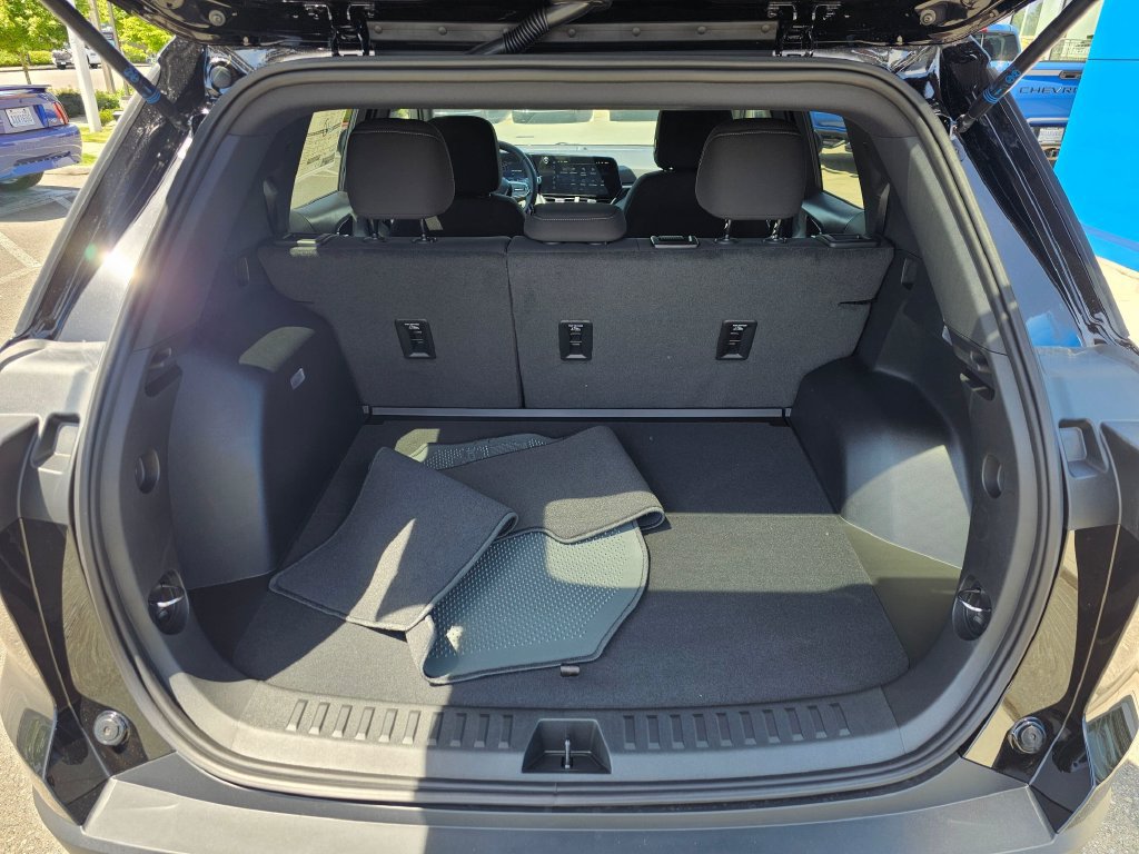 New 2026 Chevrolet Equinox LT w/ Safety and Technology Package FWD image 13