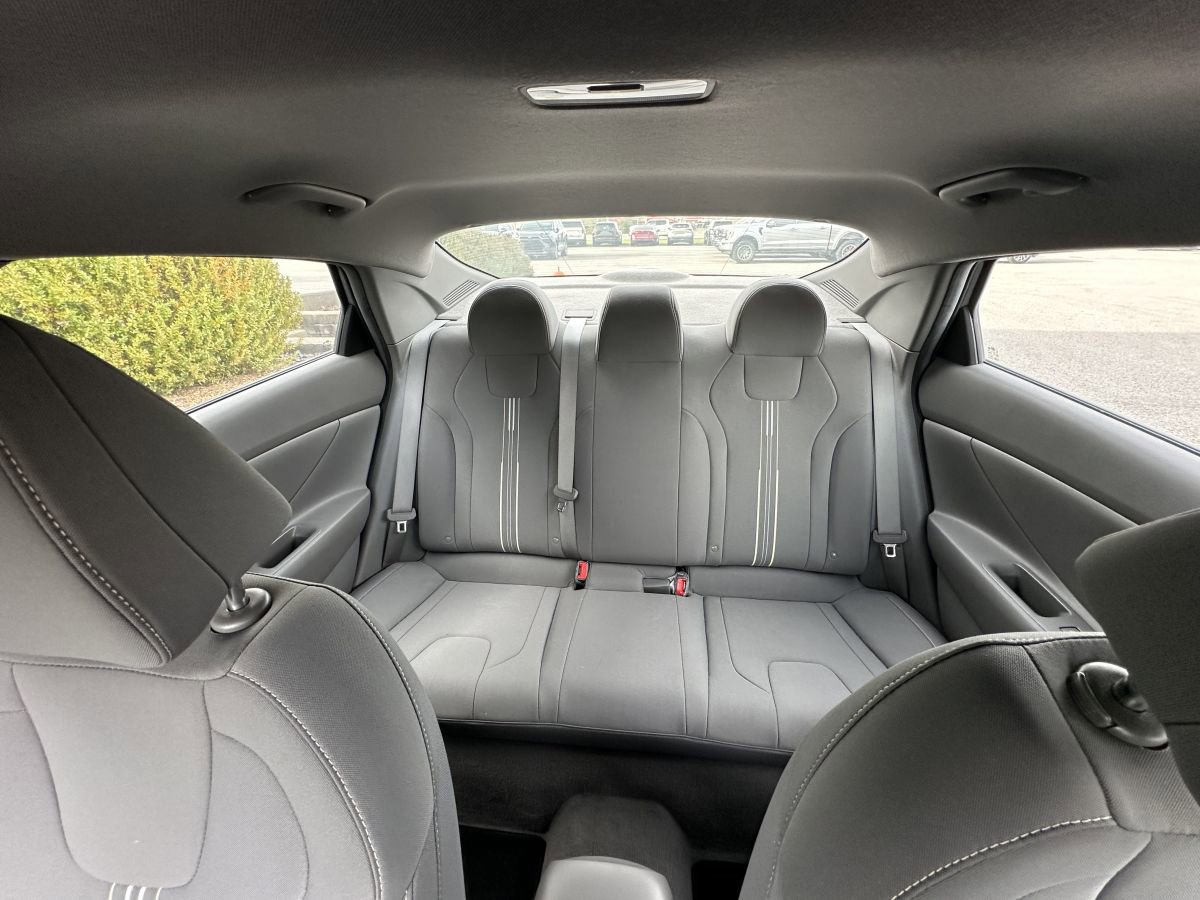 Used 2021 Hyundai Elantra SEL image 11