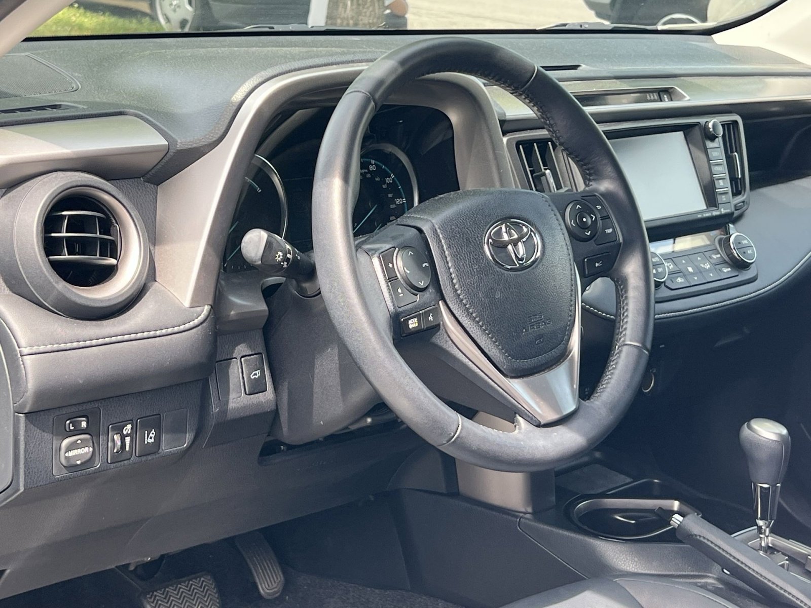 Used 2017 Toyota RAV4 Limited AWD/4WD image 16