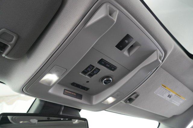 Used 2020 GMC Yukon Denali w/ Denali Premium Package image 48