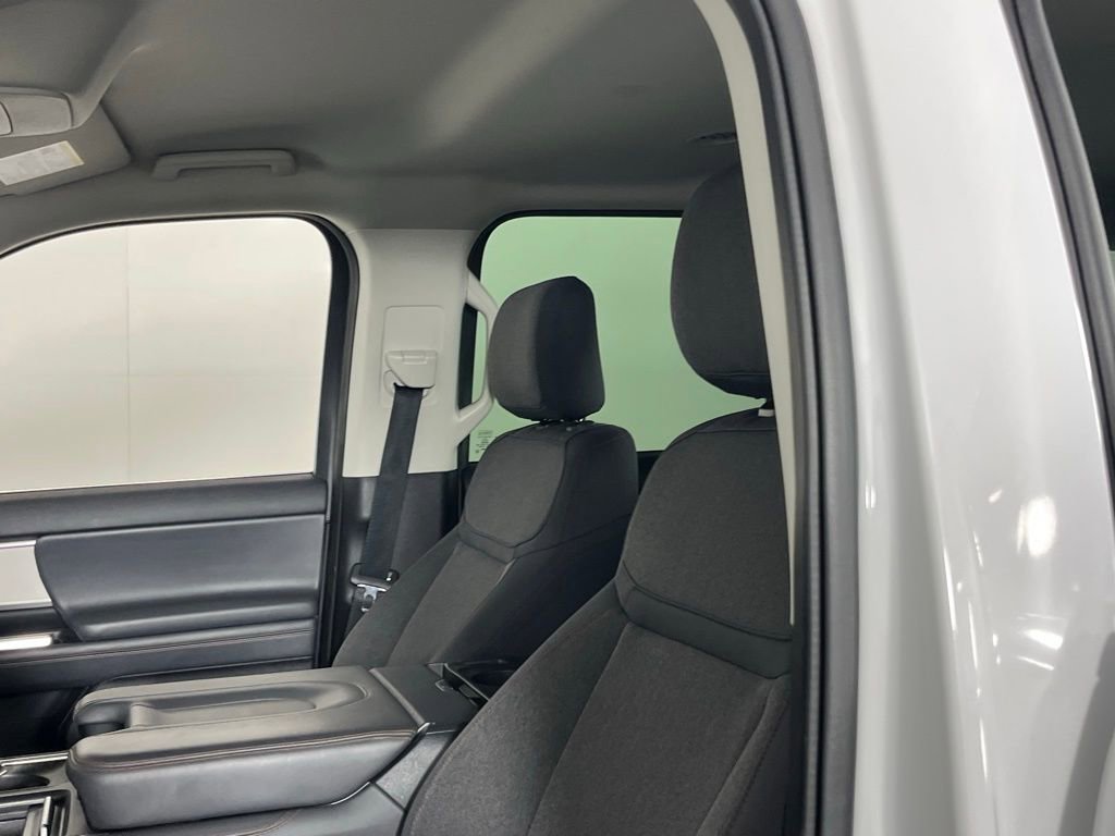 Used 2025 Ford Expedition Active image 19