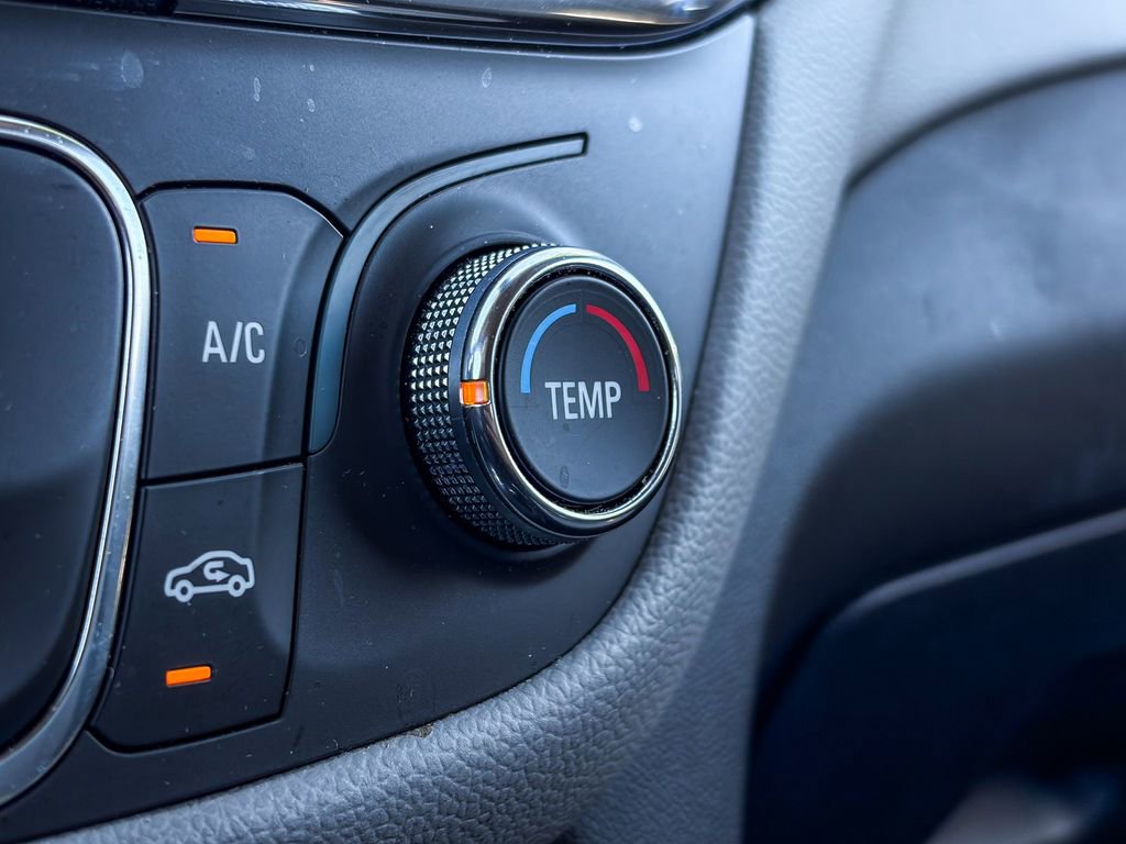 Used 2022 Chevrolet Equinox LS w/ LS Convenience Package image 29